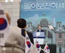 文대통령이 아직 이루지 못한 '꿈'[우보세]