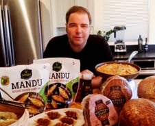 美 인기 셰프 '만두' 영상 터졌다…1조원어치 팔린 한국 음식