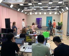 [르포]"매진 될까 운동도 멈추고 주문"…'라방' 원조라 불리는 이곳은?