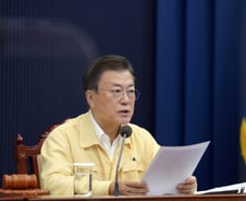 1인당 나랏빚 2061만원..."차기 정권부터 나랏돈 아끼라"는 정부