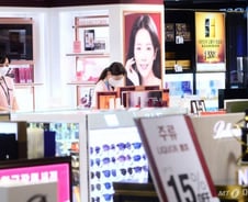 '샤넬 미니백' 하나 못사는 면세한도…여행재개 돼도 밝지않다