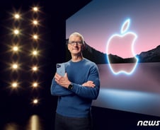 애플은 삼성 따라쟁이?…"폴더블 아이폰 2024년 나올듯"[IT썰]