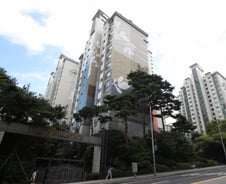 [단독]"앗, 실수!"…전세값 평당 1.3억 돌파 그 아파트, 신고 실수였다