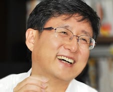 與 탄소중립실행위원장 "탈탄소가 국가경쟁력, '대전환' 불가피"