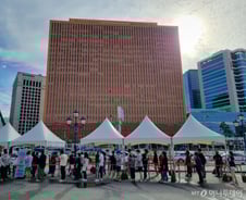 [르포]"제주여행 갔다가 공항서 바로 왔어요"…선별진료소 줄선 불안한 사람들