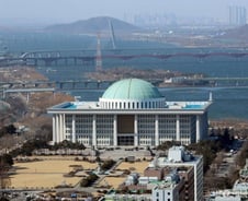 "평생 쉴 한숨을 국감 때 다 쉬어요" 대기업 대관 A씨의 하소연