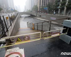 [단독]청계천, 유지보수비만 1년 74억원..열흘에 한번씩 문닫았다