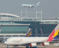 대한항공+아시아나 '통합 항공그룹', 연내 탄생 물 건너간다