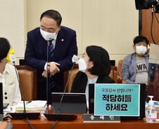 "화천대유했나" vs "윤석열 장모는?"…기재위에 '대장동 유탄'