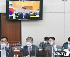 장하성 '쪼개기 결제' 또 도마…"유흥업소" vs "일반음식점"