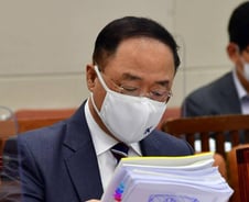홍남기 "'탄소가격' 부과체계 연구용역, 연말까지 마무리"