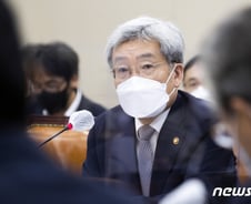 고승범, '이재명 캠프' 이한주 위촉 논란에 "추천 경로 모른다"