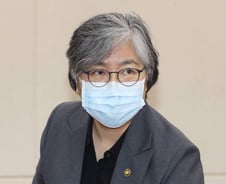 백신 이상반응에 '월경 장애' 추가...정은경 "현황 파악하겠다"