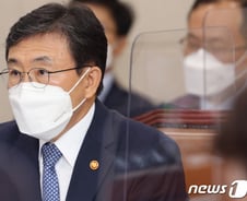 원격의료 속도내나…권덕철 "비대면 진료, 코로나 속 국민 편익 커"