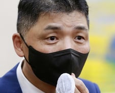 카카오 김범수 국회 등장에 '몸싸움'…"플랫폼 활성화 해 수수료 내릴 것"