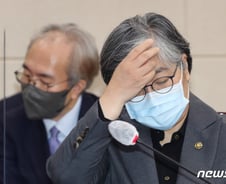 "백신 맞은 아버지 사망" 눈물의 국감장…정은경이 한 말은