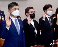 카카오 김범수 "성장에 취했었다…초심으로 돌아갈 것"