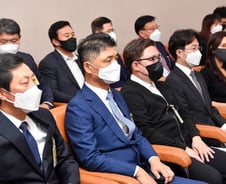 카카오 김범수 불러놓고 똑같은 질문…식상한 '재탕 국감'