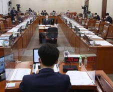 中 쇼핑몰서 '짝퉁' KF-94 마스크 판매...김강립 "직접 단속은 한계"