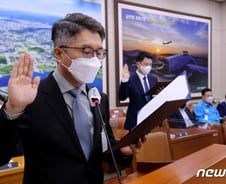 "카카오T 수수료 부담…살기 어렵다" 택시기사, 국감장서 '울분'