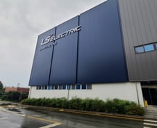 [르포]들어서니 수백개 파란 불빛…세계 등대공장 선정된 '이 공장'의 비밀