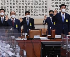 헌재 국감, '이재명 변호사비 대납 의혹' 자료 두고 여야 공방