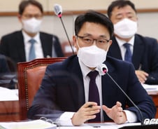 공수처 첫 국감…與 "윤석열 수사"vs 野 "이재명 수사" 충돌