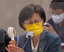 '쪼개기 계약' '52시간 근무 초과'…환노위 도마 오른 쿠팡