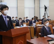 육군 출신 신원식 "경항모는 해군 극소수의 과대망상증"