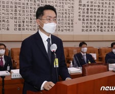 野 "검사장들 국민 아닌 권력에 충성"vs 與 "모욕 사과해라"