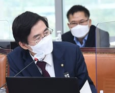 "국립대 6곳에 있는 中 '공자학원' 서구에선 퇴출, 실태조사라도 해야"