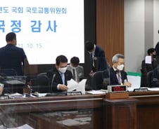 "'세계최고 서비스' 인천공항, 환경미화노동자는 주6일 근무"