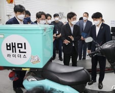 배민 김범준 "라이더 산재보험, 업체 부담 확대 방향 찬성"