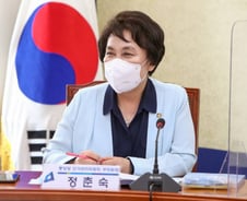 [단독] 피부염·유방암 유발…'EU 금지 성분' 화장품, 국내 유통