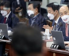 "매출 1억 넘게 늘었는데 재난지원금" 홍남기 질타한 野