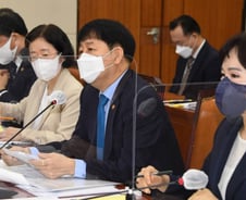 권은희 "국조실, 하는일도 되는일도 없다"...구윤철 "직원 폄훼 말라"