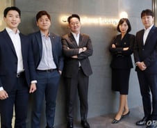 입고 먹고 '투자한다'...MZ세대의 '힙한' 비상장 투자법은?