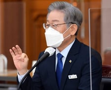 "유동규, 본부장으로 임명했나" 묻자…이재명 "시장이 하지 않아"