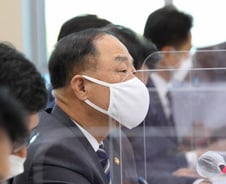 홍남기 "유산취득세, 세수 줄것"…상속세율 인상 '선긋기'