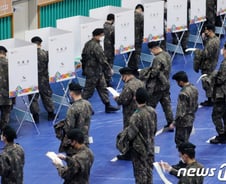 [단독] 文청년대책 軍적금 국고지원, '빈익빈 부익부'