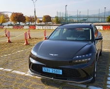 '제로백 4초'에 현대차 전기차 중 가장 예쁘다…GV60 타보니[차알못시승기]