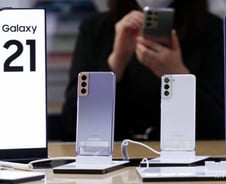 '폴더폰 흥행+부품수급난'...삼성 갤럭시 후속작 내년초로 줄줄이[IT썰]