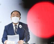 '천생 공무원' 홍남기 [우보세]