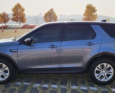 잘 팔리는 디스커버리 스포츠…고급 감성 여전하지만 옵션이 왜이래[차알못시승기]