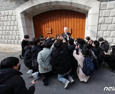 노태우 때와 달랐다…與野 대선주자·당대표 '전두환 조문' 안한다