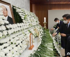 노태우와 전두환, 국민이 뽑은 대통령과 독재자[우보세]