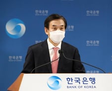 [문답] 이주열 "기준금리 1%도 완화적…내년초 추가인상할 수도"