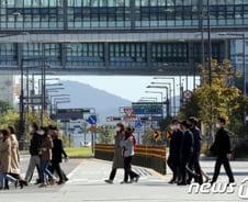 세종 통근버스 폐지…'발등의 불' 공무원 "월40만원 전세버스 빌려"