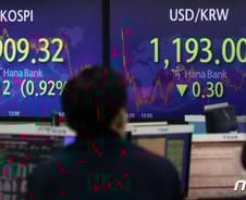 '오미크론' 패닉셀에도 코스피 2900 지켰다…"2주 뒤가 관건"