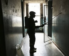 변이·긴축 우려 '겹악재'에 '털썩'...애플 3%↑[뉴욕마감](종합)